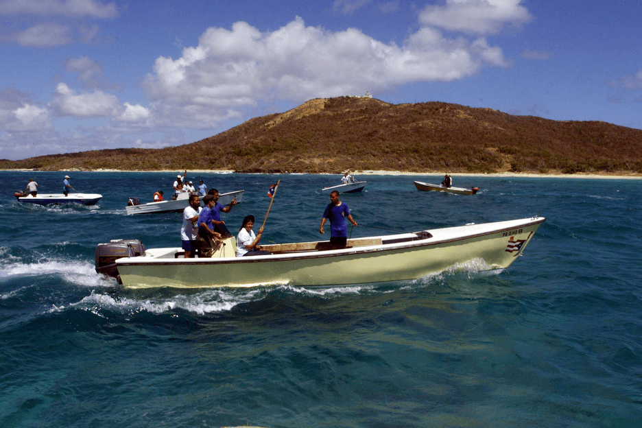 "Viequenses” fight to kick out the U.S. Navy from the island municipality of Vieques. (1999). (Image by J. Ismael Fernández, El Nuevo Día: Archivo Histórico)